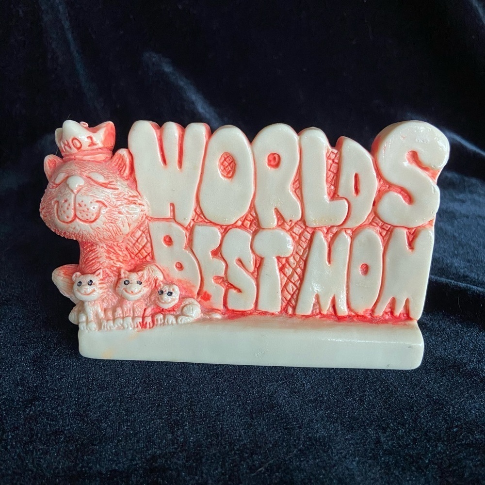 1976 Russ Berrie Co WORLDS BEST MOM 1630 CAT Kitten Vintage Figure Paper Weight
